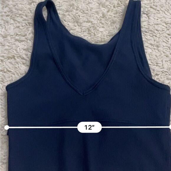 lululemon navy power pivot tank size 4 - Picture 4 of 4